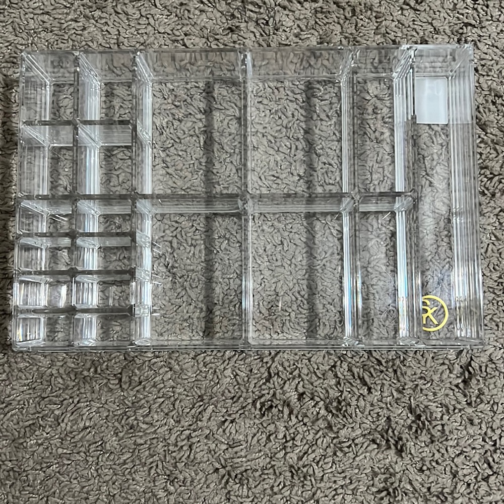 Makeup organizer